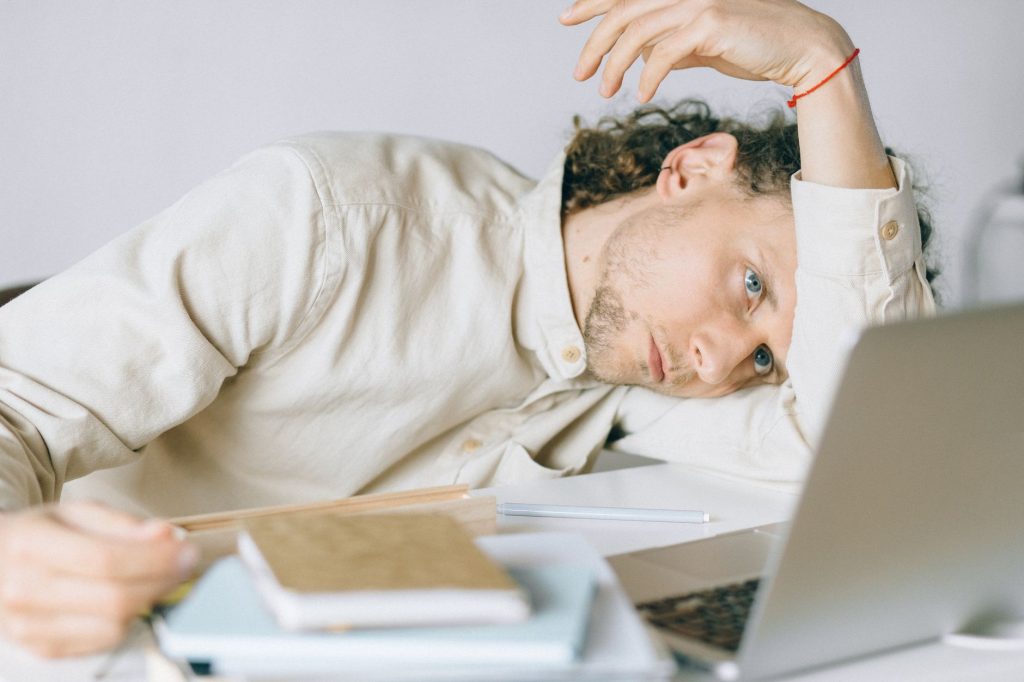Réduire la fatigue cognitive au travail : stratégies efficaces